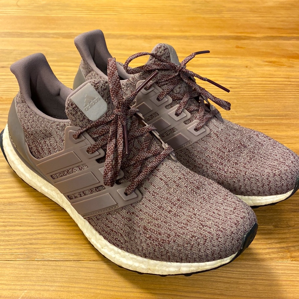 adidas UltraBoost 4.0 DNA Size 9.5 Gray Burgundy Sneakers Ultra Boost Running